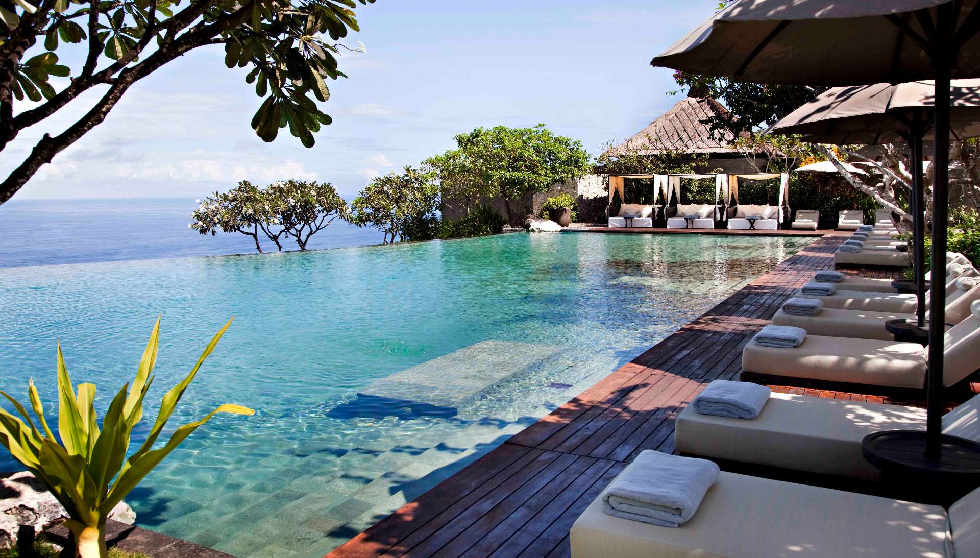 Top 10 best luxury resorts Bali Indonesia - Smart Holiday Shop