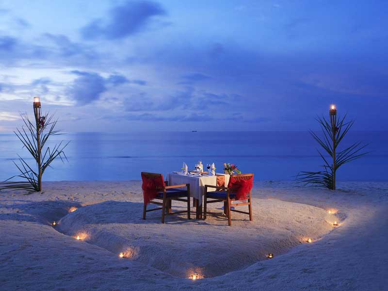 Candlelit beach dinner Things to do on a honeymoon in Sri Lanka