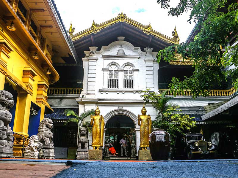 Gangaramaya Temple Things to do on a honeymoon in Sri Lanka